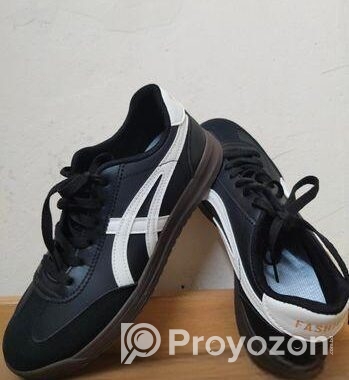 Sneakers shoes
