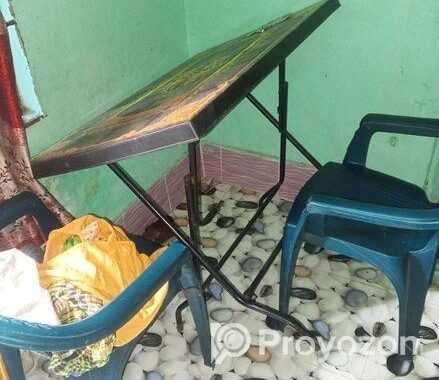 দুটি চেয়ার ও একটি টেবিল বিক্রি করব