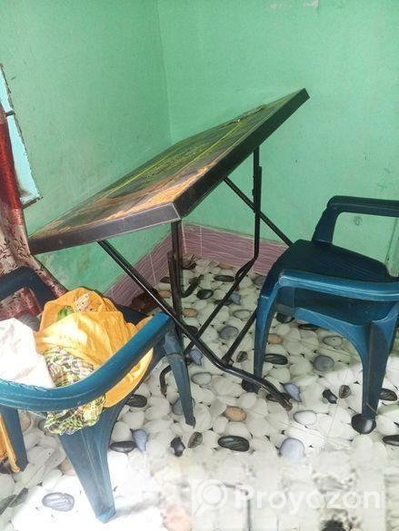 দুটি চেয়ার ও একটি টেবিল বিক্রি করব