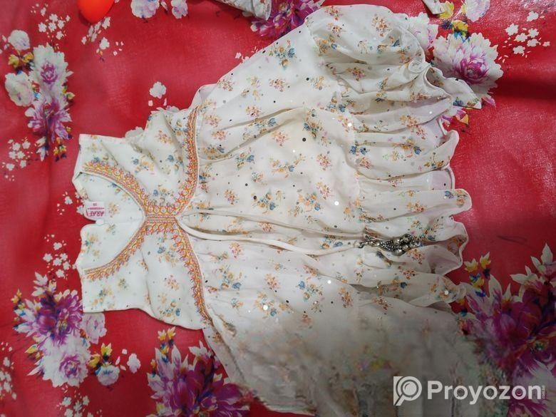 মেয়ে বাচ্চাদের পোশাক