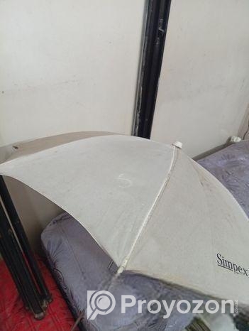 ক্যামেরার ছাতা ও লাইট