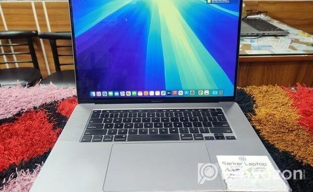 MacBook Pro 16″ Core i9 Touch bar 1TB SSD 4GB Gr