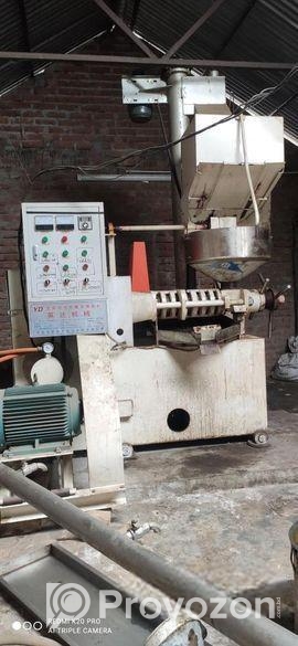 সরিষার তেলের অটো মেশিন। ১২০ থেকে দেড়শ কেজি।