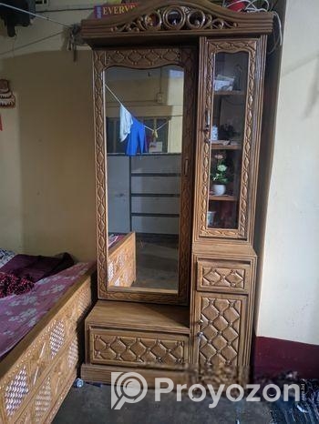 ড্রেসিং টেবিলের একদম ফ্রেশ কোন সমস্যা নাই চাইলে দে