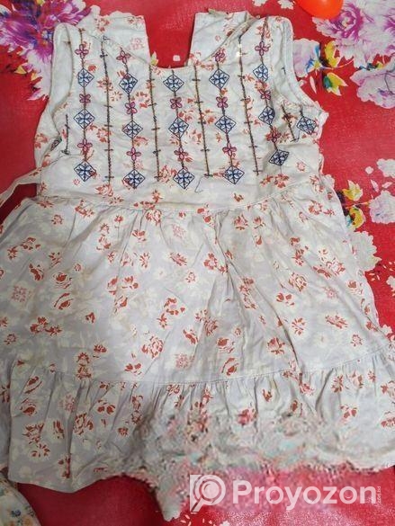 মেয়ে বাচ্চাদের পোশাক