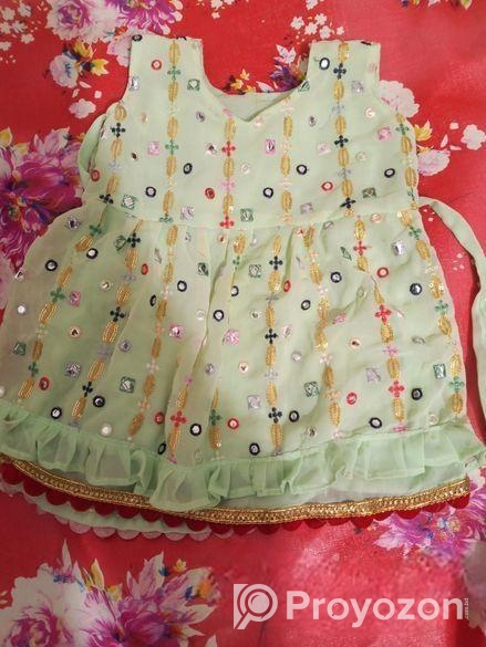 মেয়ে বাচ্চাদের পোশাক