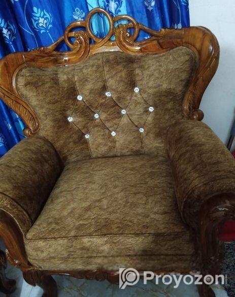 ১ সিটের সোফাটি বিক্রি করা হবে