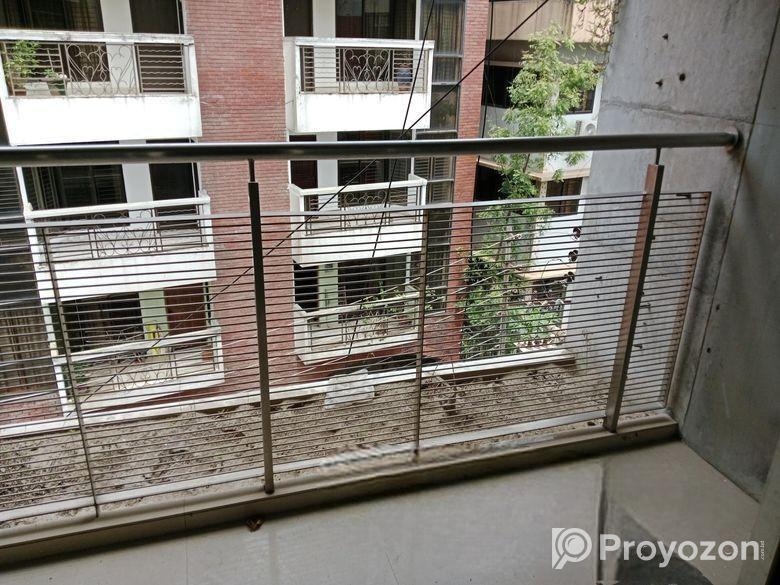 very nice 2200 sft 3 Bed room apt rent in banani