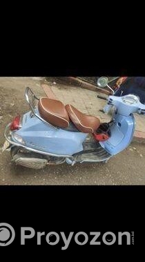 Vespa Elegante 150 . 2019