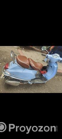 Vespa Elegante 150 . 2019