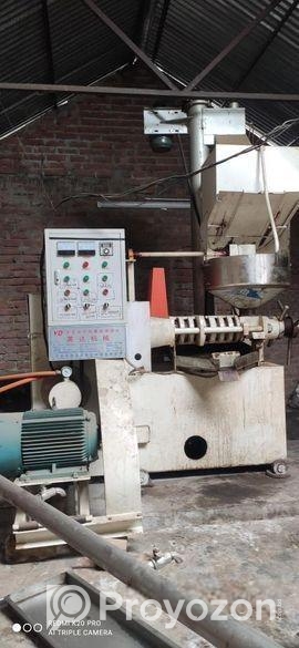 সরিষার তেলের অটো মেশিন। ১২০ থেকে দেড়শ কেজি।