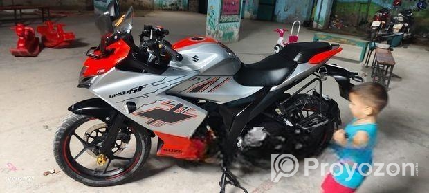 Suzuki Gixxer SF . 2023