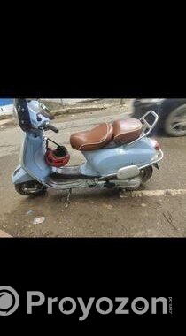 Vespa Elegante 150 . 2019