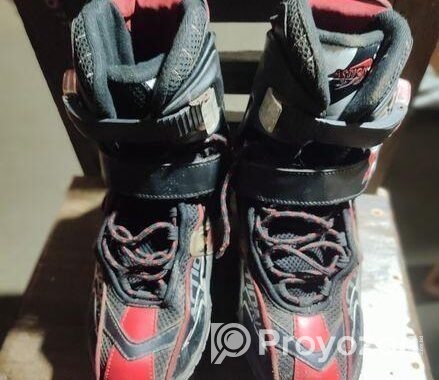 Skating shoes