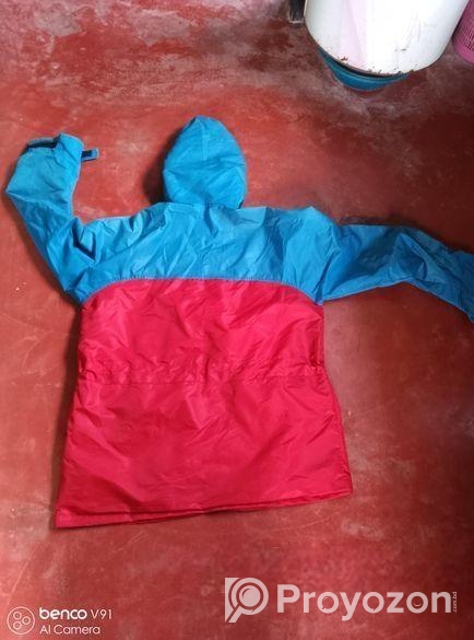 অনেক ভালো মানের রেইন কোট।