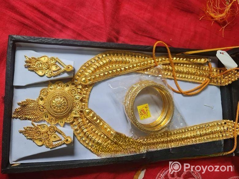 নেকলেস টি বিক্রি করা হবে