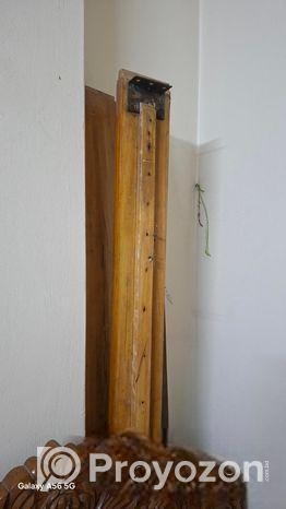 চার ফুট বাই সাত খাট