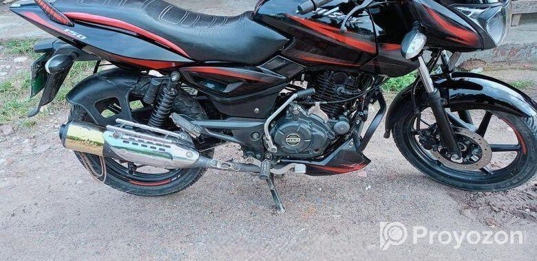 Bajaj Pulsar 150 . 2020
