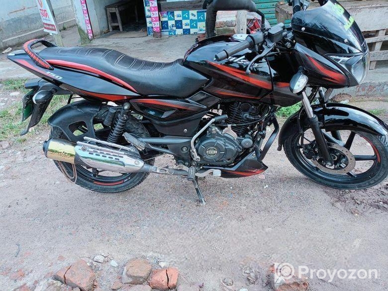 Bajaj Pulsar 150 . 2020
