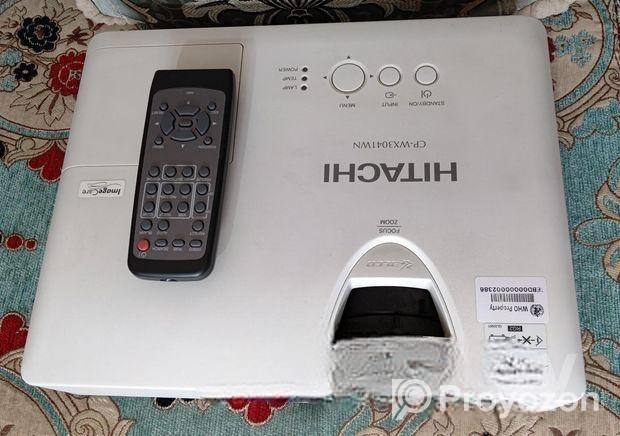 HITACHI CP-WX3041WN