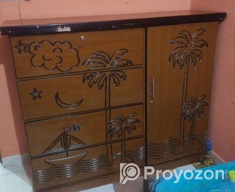 একটা ওয়ারড্রব বিক্রি বহে ৪ মাস ব্যবহার হয়েছে