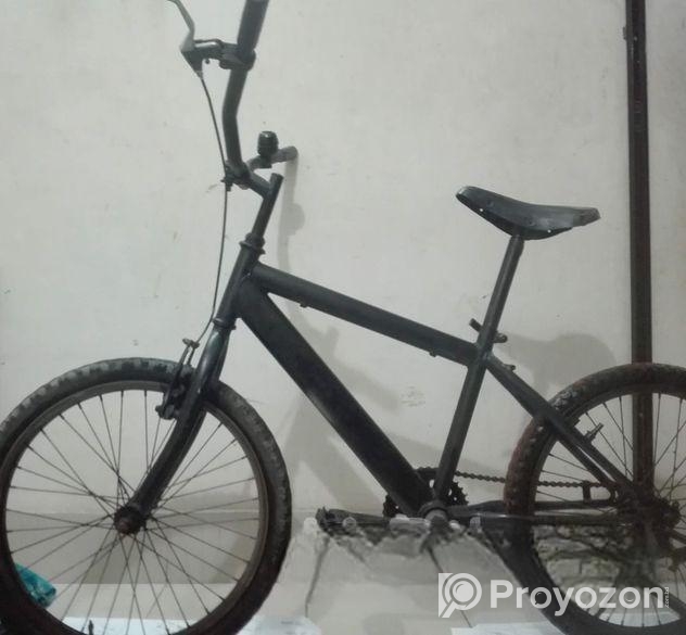 USED BMX CYCLE