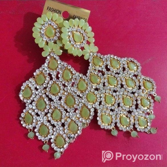 স্টাইলিশ এবং মনোমুগ্ধকর ফ্যাশনেবল ঝুমকা