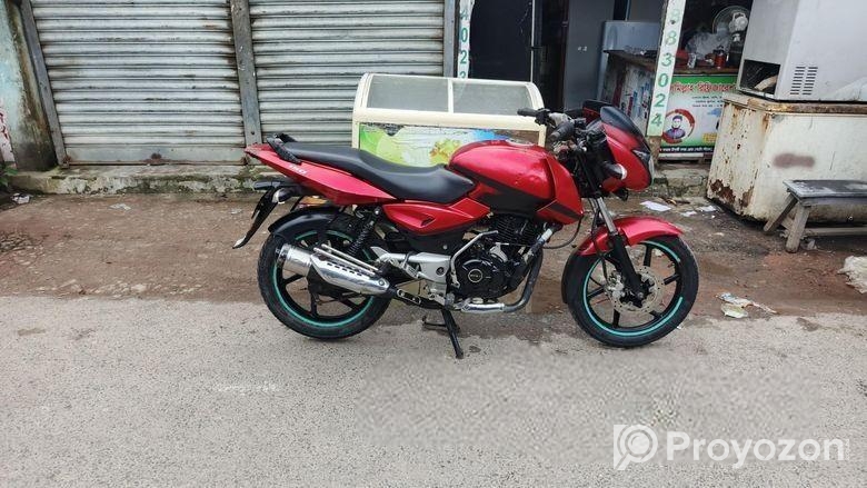 Bajaj Pulsar 150 . 2012
