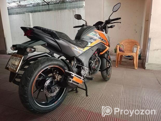 Honda CB Hornet 160R . 2022