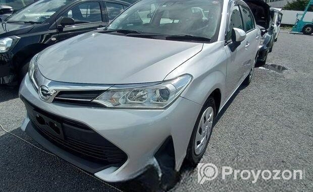 Toyota Axio EX Silver R/40000 km 2020