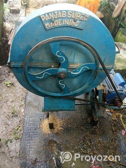 ছাগলের খর কাটা মেশিন বিক্রি করা হবে।