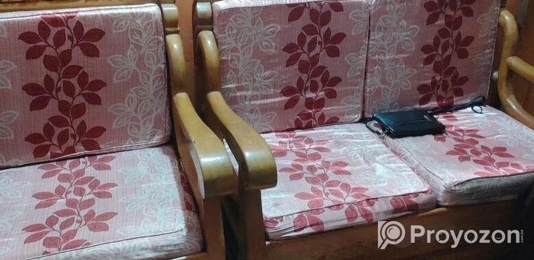 সেগুন কাঠের তৈরি সোফা