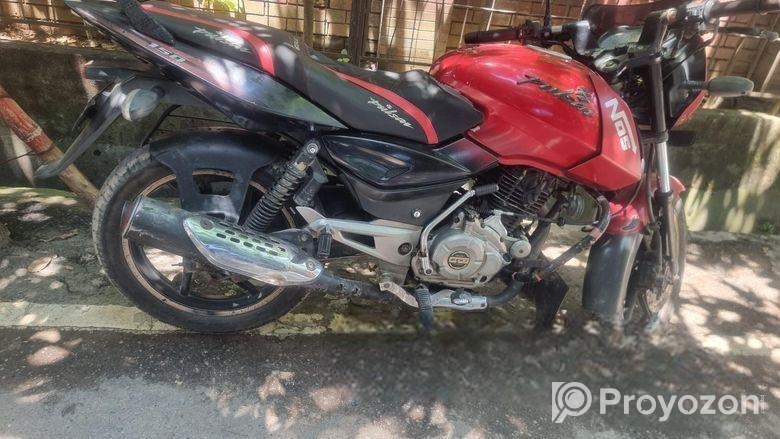 Bajaj Pulsar 150 . 2012