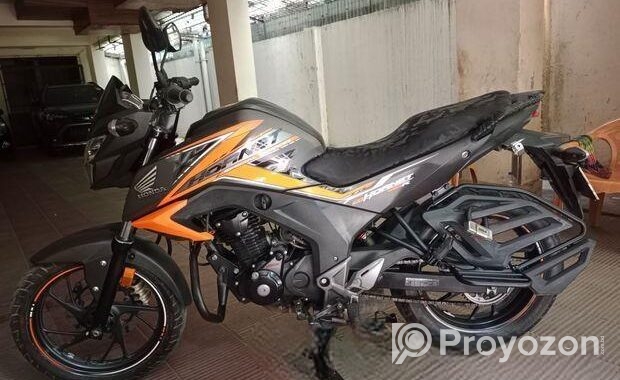 Honda CB Hornet 160R . 2022