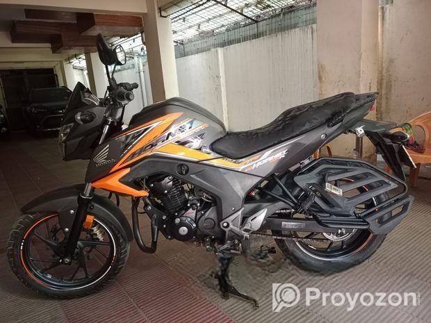 Honda CB Hornet 160R . 2022