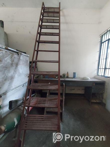 লোহার মই ৬০ কেজি ১২/ ৪ ফিট