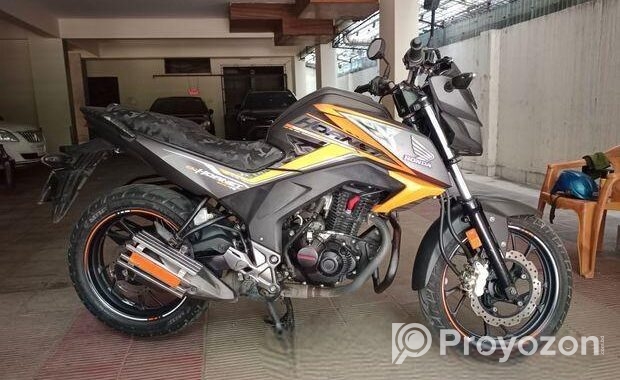 Honda CB Hornet 160R . 2022