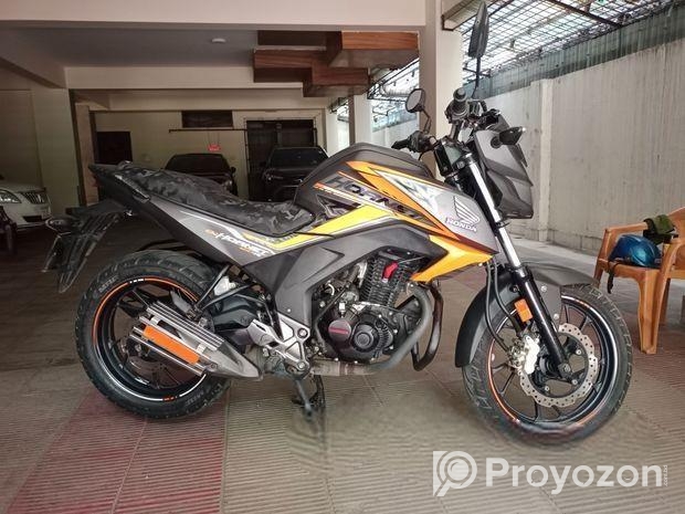 Honda CB Hornet 160R . 2022