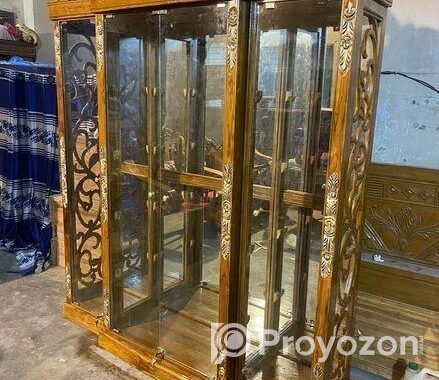 3 part glass showcase