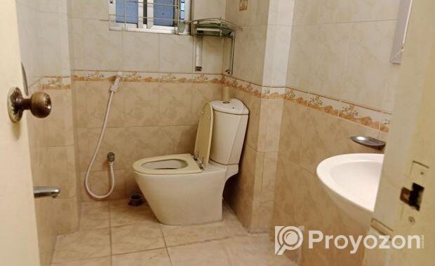 good looking 3 bedroom apt available in banani Nor