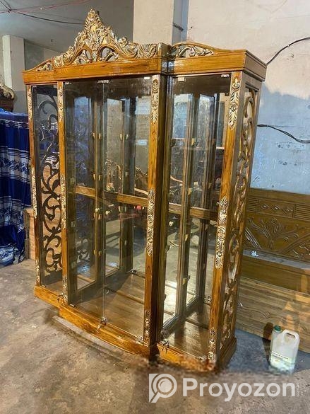 3 part glass showcase