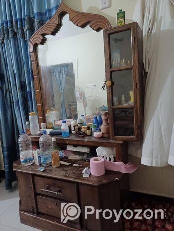 ড্রেসিং টেবিল