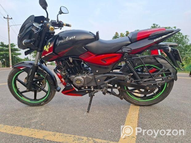 Bajaj Pulsar 150 . 2018
