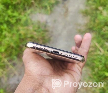Apple iPhone XS Max . (Used)