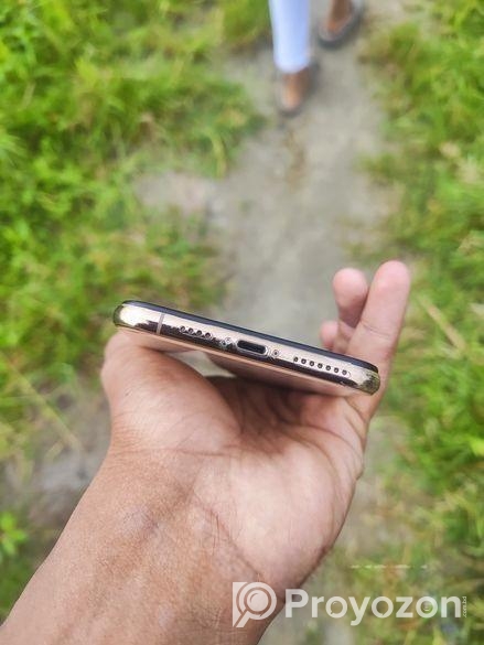 Apple iPhone XS Max . (Used)