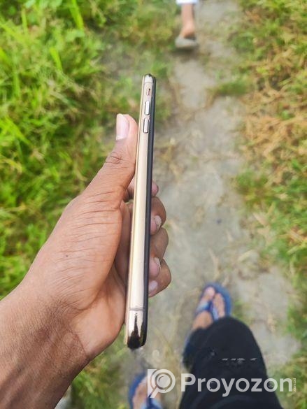 Apple iPhone XS Max . (Used)