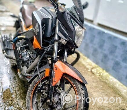 Honda Hornet . 2019