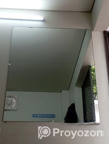 ওয়াশ রুমের আয়না