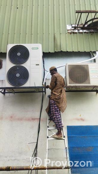 এসি সার্ভিসিং করা হয়।