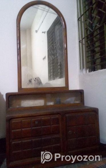 কাঠের ড্রেসিং টেবিল